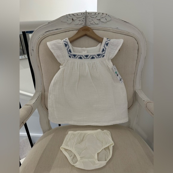 OshKosh B'gosh Other - 🦢 18 Mth White and Navy Muslin 100% Cotton Embroidered Baby Dress Set NWT